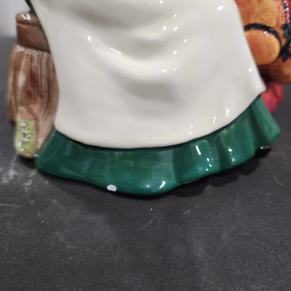 Royal Doulton The Wardrobe Mistress - Picture 6 of 8